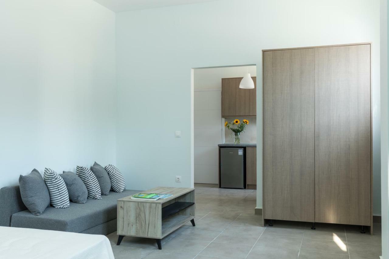 Local Hostel & Suites Potamós Extérieur photo